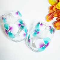 Bemalte Stammlose Weingläser Mit Stiefmütterchen-Design | Set 2 von KINDLYKRAFTEDDESIGN