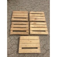 Kistenkolli Altes Land - 5 Stück alte Kopfseitenteile von alten Holzkisten inkl. der Dreiecksleisten Kistenkolli Altes Land - 5 Stück alte Kopfseitenteile von alten Holzkisten inkl. der Dreiecksleisten von KISTENKOLLI ALTES LAND