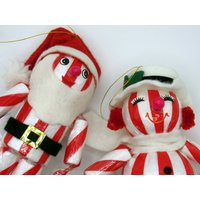 Vintage Pfefferminz Sweetie Weihnachten Handwerk Pick Baum Ornament Kitschmas Rot Weiß Streifen Old Stock Santa Schneemann Tür Maus Mrs. Claus von KITSCHMASSHOP