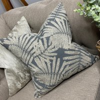 Harlekin Espinilo Stoff, Kissenbezug Rauchgrau Metallic Silber, Silberschimmer Blattpalme Design Hergestellt in Großbritannien Doppelseitig Hohe von KKPearlDecor