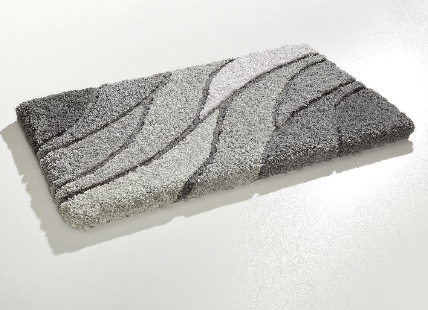 Kleine Wolke Badgarnitur in Table Tuft Qualität, Größe 101 (Teppich, 50/ 90 cm), Grau von KLEINE WOLKE