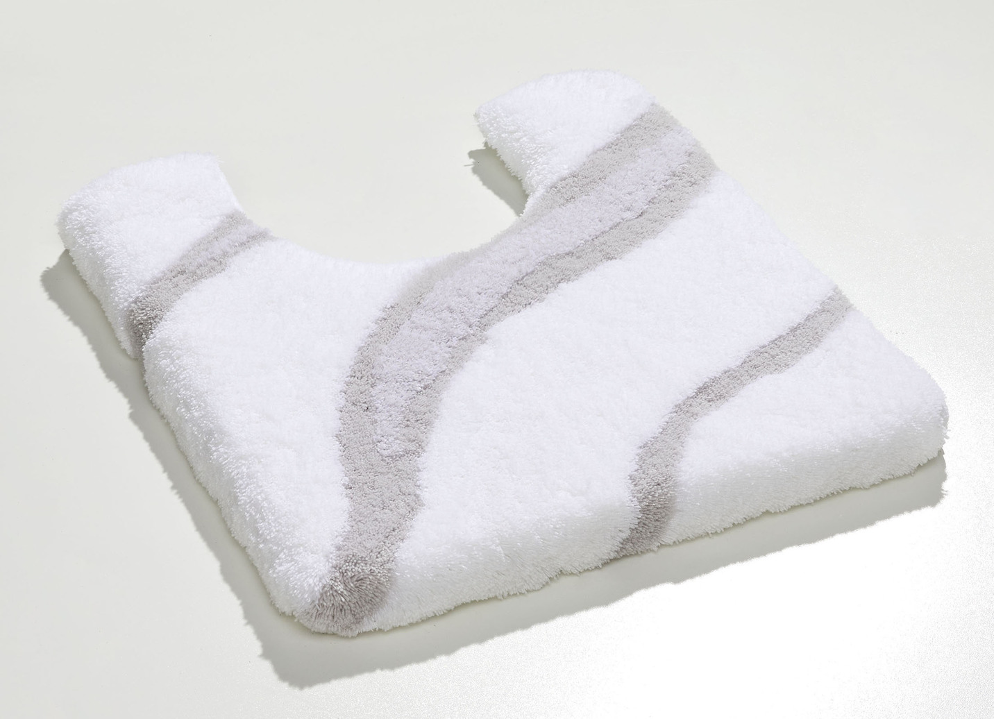 Moderne Badgarnitur von Kleine Wolke, Größe 108 (Stand-WC-Vorleger, 55/ 50 cm), Weiss-Silber von KLEINE WOLKE