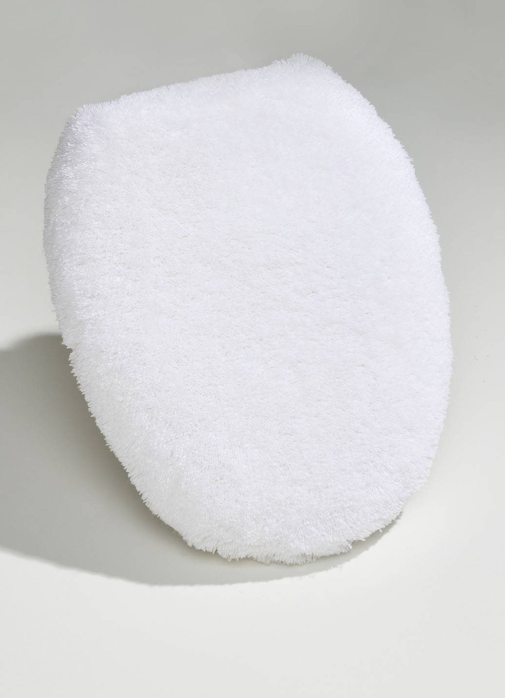 Moderne Badgarnitur von Kleine Wolke, Größe 112 (WC-Deckelbezug mit Kordel, 47/ 50 cm)), Weiss-Silber von KLEINE WOLKE