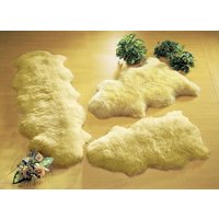 Bettumrandung aus echtem Lammfell in Tierform Bettumrandung aus echtem Lammfell in Tierform von KLINGEL DE