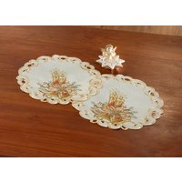 Festlich bestickte Tisch- und Raumdekoration Festlich bestickte Tisch- und Raumdekoration von KLINGEL DE