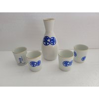 Vintage Sakai Set Mit Karaffe Und 4 Tassen von KMCollectablesStore