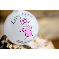 Baby Mädchen/Junge Erste Weihnachtsverzierung - Kostenlos Personalisiert von KMStudioEtsy