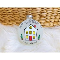 Erstes Weihnachten in Unserem Neuen Zuhause - Milchglas Weihnachtsschmuck Personalisiert Kostenlos von KMStudioEtsy
