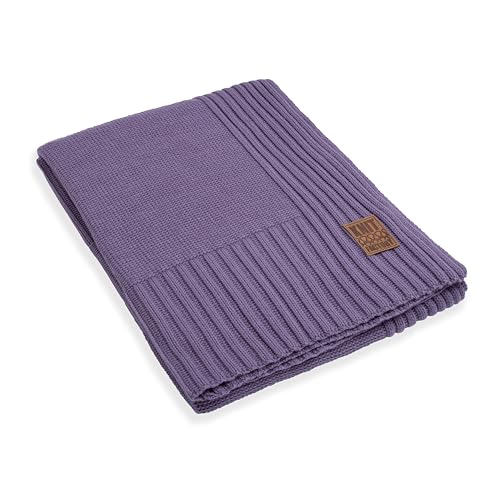 KNIT FACTORY - Uni Gestrickte Decke - Wohndecke - Kuscheldecke - Gestrickte Sofadecke - Plaid aus Wolle - Wolldecke - Violett - 160x130 cm KNIT FACTORY - Uni Gestrickte Decke - Wohndecke - Kuscheldecke - Gestrickte Sofadecke - Plaid aus Wolle - Wolldecke - Violett - 160x130 cm von KNIT FACTORY