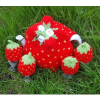 Erdbeer Geschenk Set Erdbeer Geschenk Set von KNITANDPROMISECRAFTS