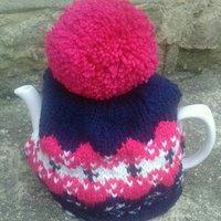 Gestrickter Tee Gemütlich Gestrickter Tee Gemütlich von KNITANDPROMISECRAFTS