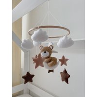 Baby Mobile Neutral Kinderzimmer Deko Filz Mobile Mädchen Junge Stern Boho Bär Shower von KNOPAtoys