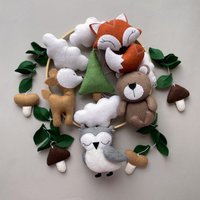 Baby Wald Mobile Kinderzimmer Deko Junge Filz Hänge Mobile Neutral Unikat Geschenk Babyparty Gastgeschenk Mädchen von KNOPAtoys