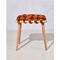 Gewebter Hocker in Kupfer Samt, Samthocker, Gewebter Hocker, Moderner Schlafzimmer Holzhocker, Designer von KNOTSstudio