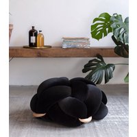 Großes Samt Knoten Bodenkissen in Schwarz, Ottoman, Bodenkissen, Moderner Pouf, Kissen, Pouf Meditationskissen von KNOTSstudio