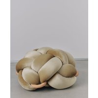 Mittlerer Knoten Bodenkissen Aus Champagner Samt, Ottomane, Pouf, Moderner Kissen, Pouf Ottomanen von KNOTSstudio