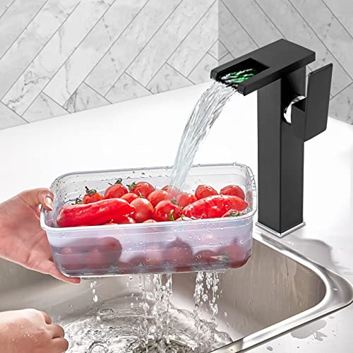 Schwarz Wasserhahn mit Licht, Waschtischarmatur LED Beleuchtete Wasserhahn Badarmatur RGB Wasserfall Einhand Wasserhahn mit 3 Farbewechsel Beleuchtung für Badezimmer und Waschbecken von KOLHGNSE