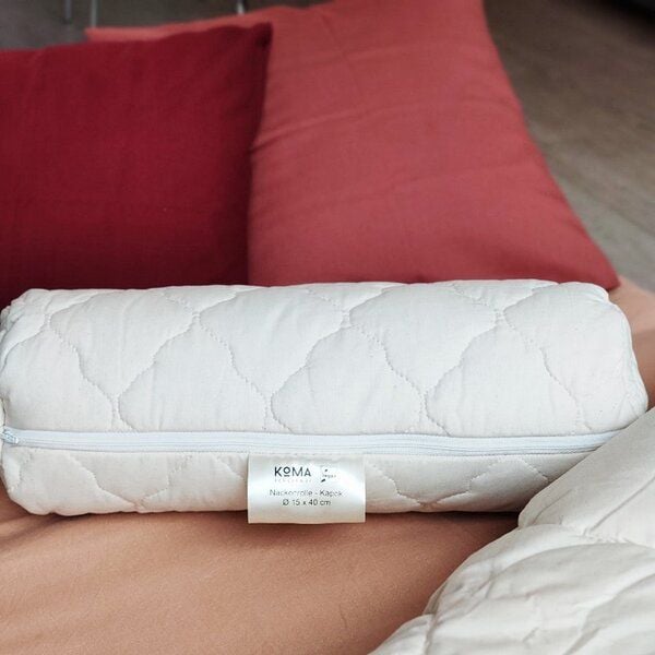 KOMA Schlafgut Kapok Bio Nackenrolle mit separatem Innenbeutel, 15x40cm KOMA Schlafgut Kapok Bio Nackenrolle mit separatem Innenbeutel, 15x40cm von KOMA Schlafgut