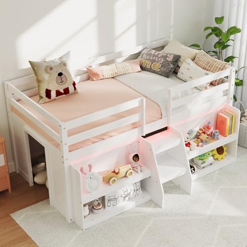 KOMFOTT Niedriges Hochbett mit LED-Licht und 2 Bücherregalen, Holz Hochbett mit Spielraum unter dem Bett, Treppe & Geländer, Modernes Hochbett Twin Size, Twin Loft Bett für Kinder, Kein Boxspring KOMFOTT Niedriges Hochbett mit LED-Licht und 2 Bücherregalen, Holz Hochbett mit Spielraum unter dem Bett, Treppe & Geländer, Modernes Hochbett Twin Size, Twin Loft Bett für Kinder, Kein Boxspring von KOMFOTT