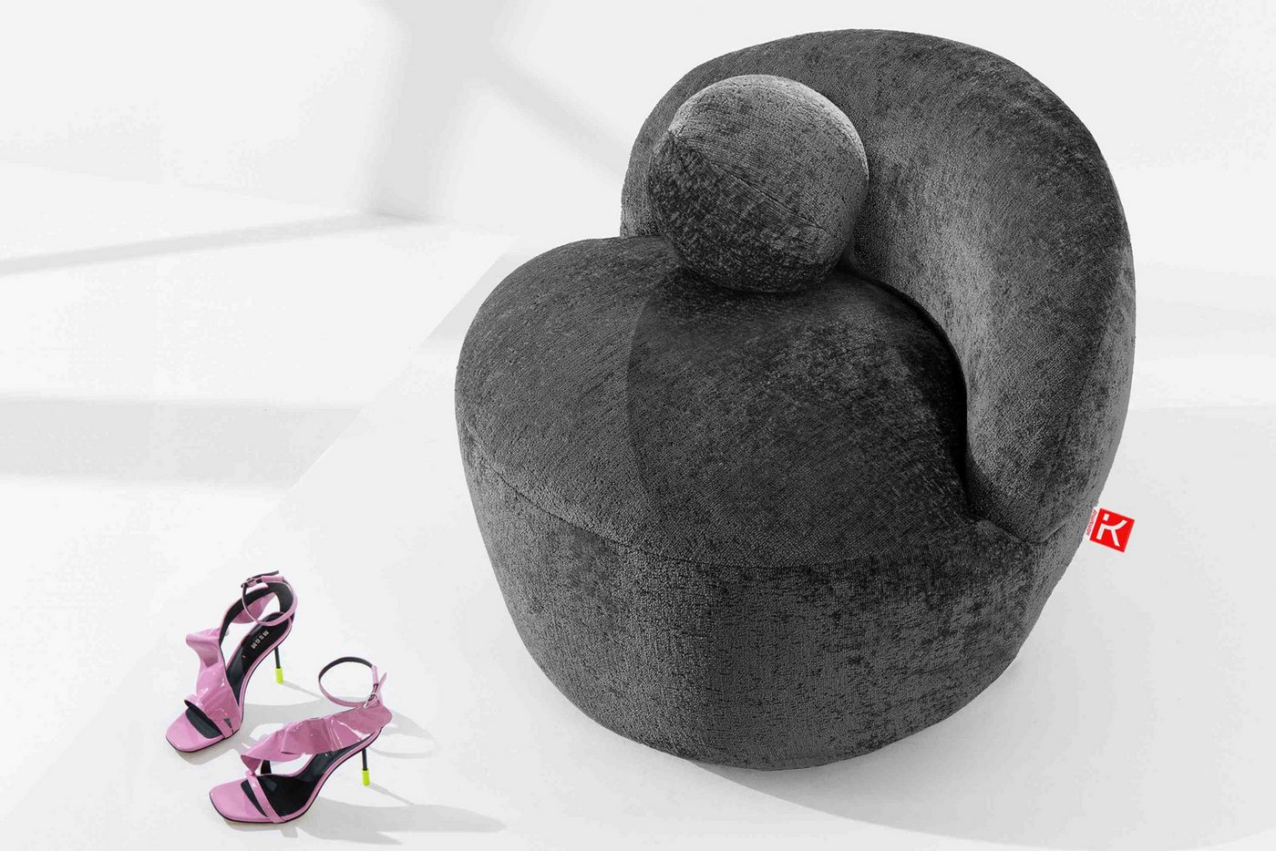 KONSIMO® Cocktailsessel NELUM Modern Sessel, organische Form, mit dekorativem Rundkissen, Chenille-Stoff, hergestellt in der EU von KONSIMO®