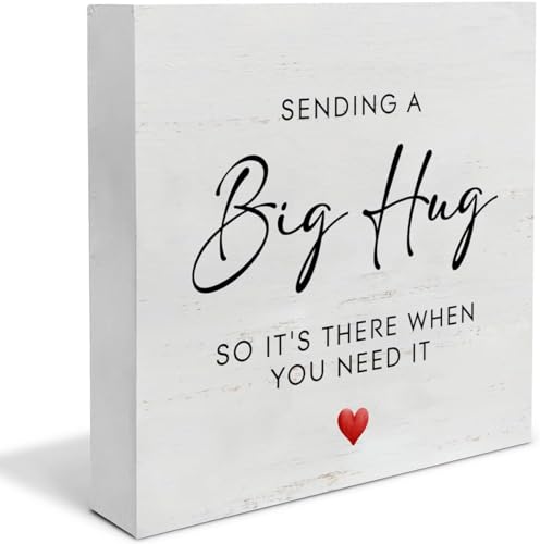 KOPUTE Holzschild mit Aufschrift "Sending a Big Hug So It's There When You Need It", dekoratives Holzschild, Heimdekoration für Schreibtisch, 17,8 x 17,8 cm von KOPUTE