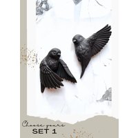 Fliegende Vögel 2Er Set Schwarze Spatzen | Moderne Wand Dekor Vögel, Vogel Skulpturen, Innendekoration Wandbehang Fliegende Vögel 2Er Set Schwarze Spatzen | Moderne Wand Dekor Vögel, Vogel Skulpturen, Innendekoration Wandbehang von KOSDecorShop