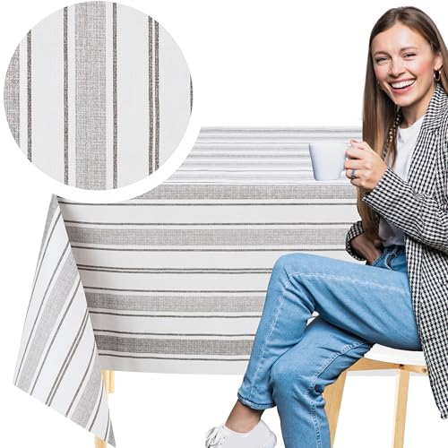 KP HOME Weiße Und Graue PVC Tischdecke Abwischbar Mit Natürlichem Streifenmuster – Quadratische Wachstuchtischdecke 140x140 cm – wasserdichte & Abwischbare Kunststoff Vinyl Wachstuch Mit Leinenoptik von KP HOME