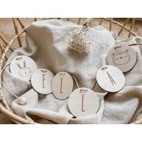 Namensgirlande Aus Holzscheiben I Namenskette Personalisiert Mit Motiven Kinderzimmer Deko Wimpelkette Wickeltisch von KREATIVLIEBErmann