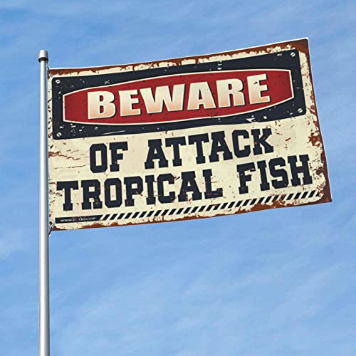 Flagge mit Aufschrift "Man Cave Bar Beware Of Attack", tropische Fisch-Flagge, Badezimmerzubehör, lustige Wohnheim-Flaggen (30 x 45 cm) von KSXS