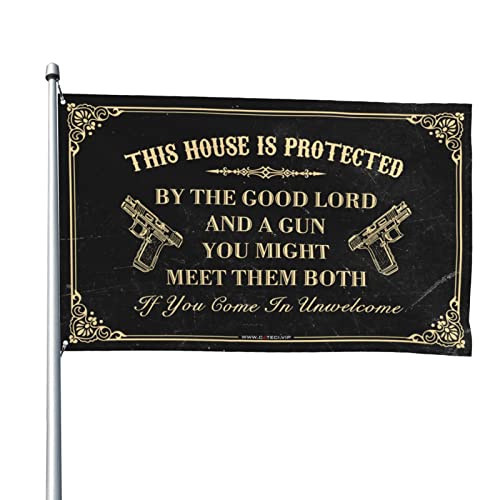 Lustige Gartenflaggen mit Aufschrift "This House Is Protected By The Good Lord And A Gun" Flaggen, Flaggen für Jungen, Bierdekorationen für Männerhöhle, 60 x 90 cm Lustige Gartenflaggen mit Aufschrift "This House Is Protected By The Good Lord And A Gun" Flaggen, Flaggen für Jungen, Bierdekorationen für Männerhöhle, 60 x 90 cm von KSXS