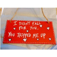 Handgemachtes Rotes Schild, Handgemachte Plakette, Lustiges Zitat Geschenk, Valentinstag Schild Mit Spruch, Weiße Hängende Geschenk Für Ihn von KTGsCards