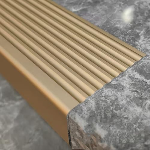 KUKIXKK Aluminium Treppenkantenprofil, L-förmiger, Rutschfester Kantenschutzstreifen für Innen- und Außenstufen, Treppenkante, Übergangsstreifen, Breite: 7 x 3 cm(Gold,1m) von KUKIXKK