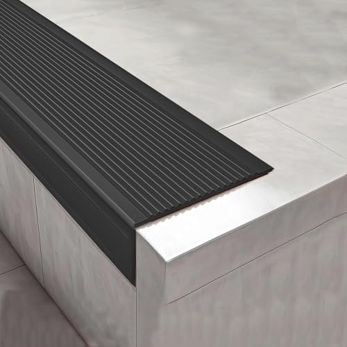 KUKIXKK Treppenkantenprofil PVC Winkelprofil Kantenschutz Treppenprofil, Eckenschutz Eckleiste Stufenkantenprofil Safety, Kantenschutz Winkelleiste, Breite 7,6 x 3,5 cm(Nero,1.2m/3.94ft) von KUKIXKK