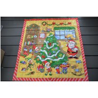Weihnachtskalender Aus Stoff England Mit 24 Kleinen Taschen Das Besondere Geschenk 55x63cm Hoch von KUKNAx
