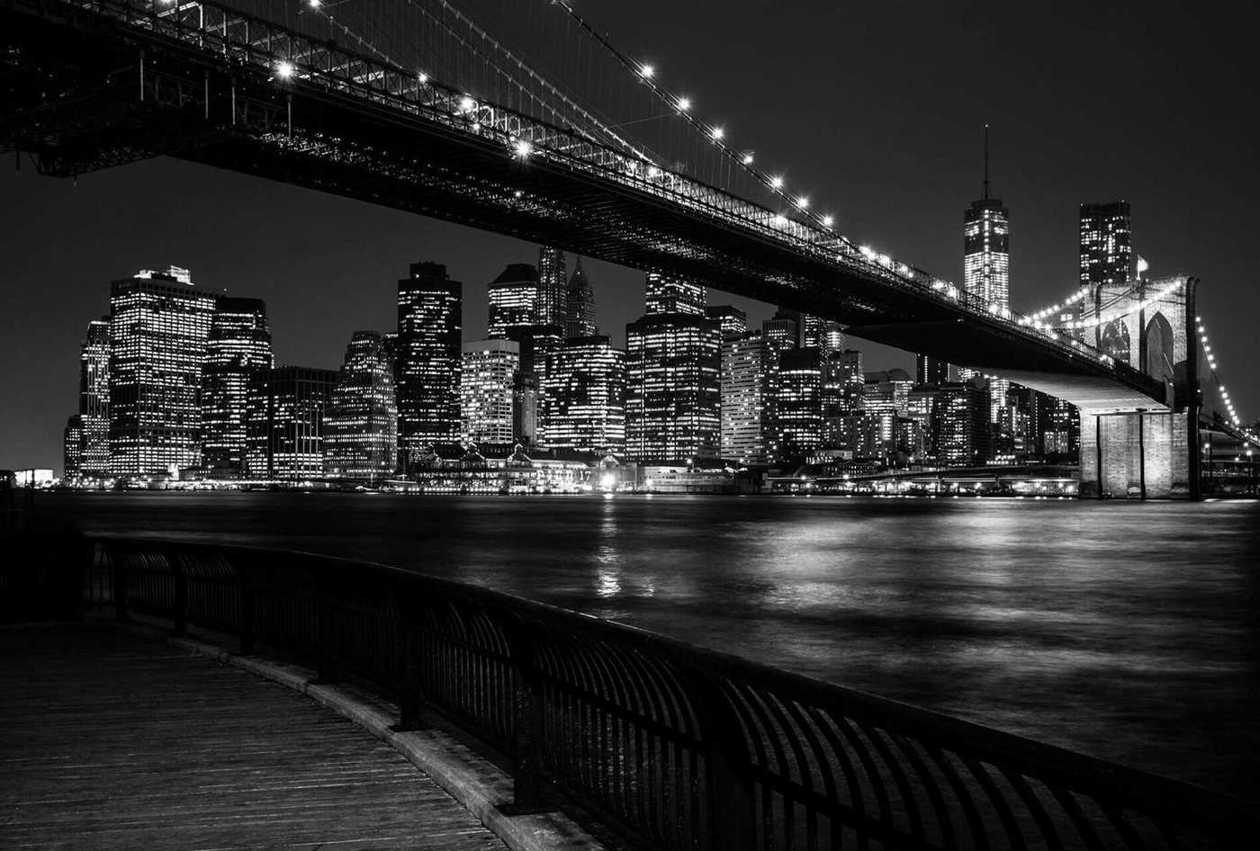 KUNSTLOFT Vliestapete Brooklyn Bridge by Night 4x2.7 m, leicht glänzend, lichtbeständige Design Tapete von KUNSTLOFT