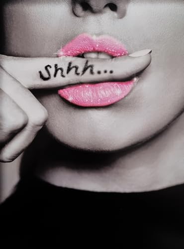 KUSTOM ART Dekoratives Wandposter Mädchen beißen Finger Shhh Schriftzug Kunstdruck auf beschichtetem Papier 40 x 30 cm ohne Rahmen von KUSTOM ART