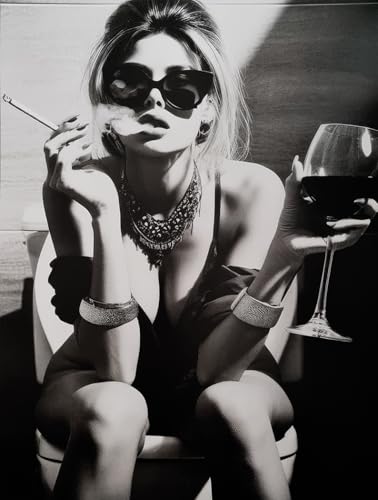 KUSTOM ART Dekoratives Wandposter Serie Toilette Mädchen mit Zigarette und Weinglas Kunstdruck auf beschichtetem Papier 40x30 cm ohne Rahmen von KUSTOM ART