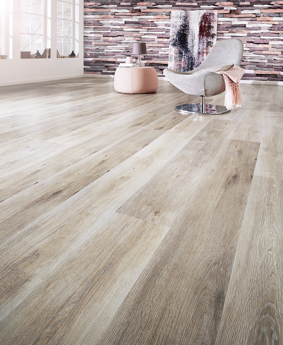 KWG Antigua infinity extend Selecteiche markant Designvinyl Fertigfußboden mit Microfase 180x22 cm von KWG