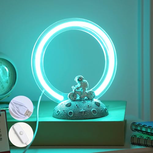 LED Nachttischlampe Astronaut Kinder Tischlampe mit Schalter und 1M Kabel Spaceman Mondlampe USB Schreibtischlampe Nachtlicht Deko für Kinderzimmer Babyzimmer Wohnzimmer Schlafzimmer Tischleuchte von KZT