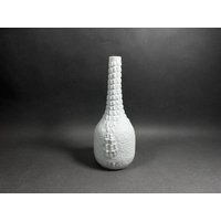 Vintage Ak Kaiser Kleine Bisquit Porzellan Vase Mit Dem Reliefdekor Wie Reptilienhaut. Höhe 19 cm von KabinettBerlin
