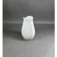 Vintage Tettau Atelier Kleine Bisquit Porzellan Vase Mit Op Art Motiv. Höhe 15 cm von KabinettBerlin