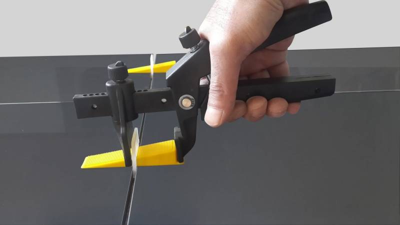 Kabou Bauwerkzeuge Verlegeset Fliesen Nivelliersystem Set 100 Laschen 1,5 mm 100 Keile Zange, (201-tlg) von Kabou Bauwerkzeuge