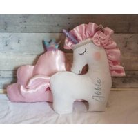 Einhorn Dekor, Personalisiertes Kissen, Kinderzimmer Puppe Tipi, Magie, Regenbogen von Kadaise