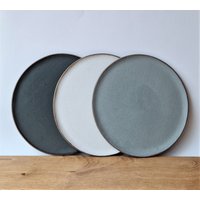 Handmade Ceramic Plate // Minimalist Stoneware Dinner Matte White, Grey Or Black Stackable Tableware - 22 cm von KaellHandmade