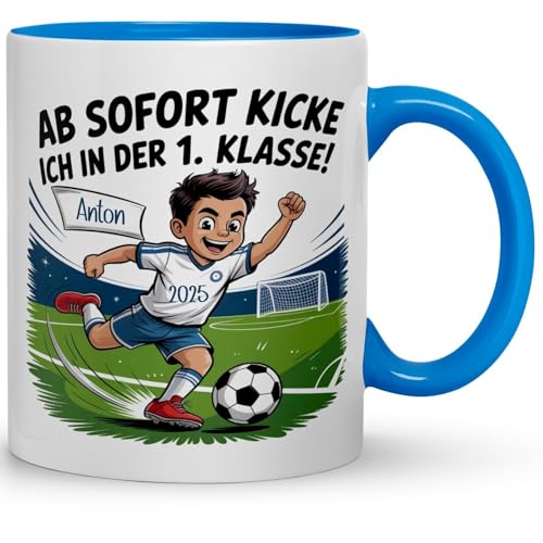 Einschulung Junge Tasse Fußball – Geschenk 1. Klasse mit Namen – Schulkind 2025 – Schultüte Füllung – Personalisiert – Einschulungsgeschenk Junge – Becher 330 ml Weiß, Farbe: Cambridge Blau Einschulung Junge Tasse Fußball – Geschenk 1. Klasse mit Namen – Schulkind 2025 – Schultüte Füllung – Personalisiert – Einschulungsgeschenk Junge – Becher 330 ml Weiß, Farbe: Cambridge Blau von Kaffeebecher24