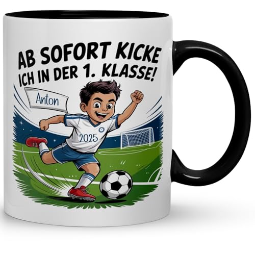 Einschulung Junge Tasse Fußball – Geschenk 1. Klasse mit Namen – Schulkind 2025 – Schultüte Füllung – Personalisiert – Einschulungsgeschenk Junge – Becher 330 ml Weiß, Farbe: schwarz Einschulung Junge Tasse Fußball – Geschenk 1. Klasse mit Namen – Schulkind 2025 – Schultüte Füllung – Personalisiert – Einschulungsgeschenk Junge – Becher 330 ml Weiß, Farbe: schwarz von Kaffeebecher24