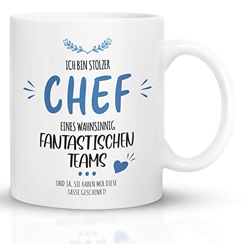 Kaffeebecher24 - Tasse mit Spruch Stolzer Chef eines wahnsinnig fantastischen Teams - Spülmaschinenfest - Chef Tasse lustig - Geschenk für Chef - witzige Tasse - Weiß von Kaffeebecher24