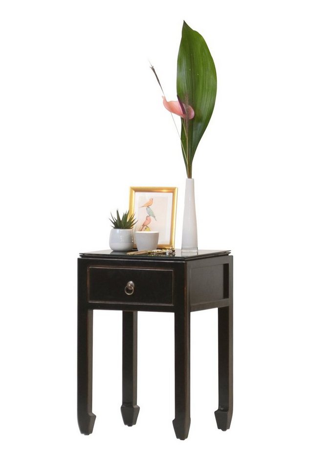 Kai Wiechmann Beistelltisch Chinesischer Beistelltisch Yunnan schwarz 37x 37 cm Nachttisch, schwarz lackiert, mit Schublade, Used Look, Massivholz von Kai Wiechmann
