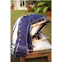 Marine Und Off-White Nagaland Throw von KalaHomeLabel