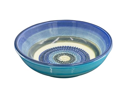 Kaladia Keramik Reibeschüssel - Dipschale mit Reibe - in Blau, Weiß & Schwarz- zum Reiben & Anrichten - ideal für Knoblauch, Ingwer, Parmesan etc. – ∅ 17 cm - handgemacht & handbemalt - Made in Spain Kaladia Keramik Reibeschüssel - Dipschale mit Reibe - in Blau, Weiß & Schwarz- zum Reiben & Anrichten - ideal für Knoblauch, Ingwer, Parmesan etc. – ∅ 17 cm - handgemacht & handbemalt - Made in Spain von Kaladia